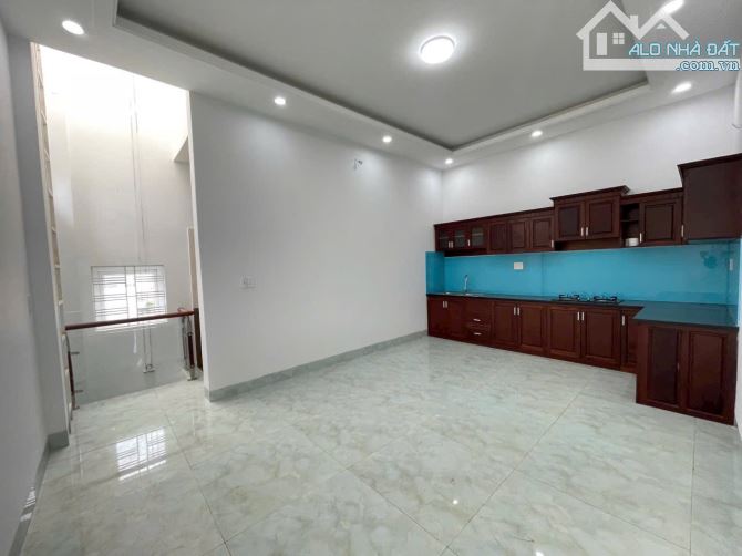 NHÀ 1 TRỆT 3 MÊ + TẦNG HẦM ĐƯỜNG LÝ CHÍNH THẮNG - KHU METRO - 9