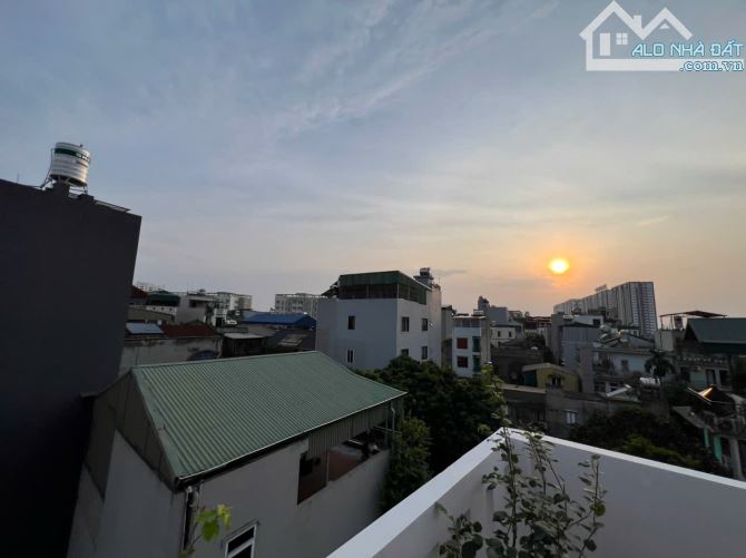 Nhà đẹp, giá rẻ. 90m*4 tầng*phun nội thất, hơn 100triệu/m2 tại thương thanh long biên. - 9