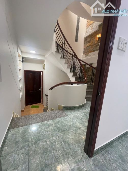 Bán gấp nhà riên hẻm nhựa 7m thông. 5 tầng 4x17. Khu V.I.P Bàu Cát Tân Bình. Chỉ 11,9 - 9