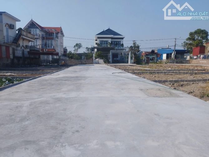 Cần bán lô đất 40m2 ngang 5m ô tô đỗ cửa ,dân cư đông đú tại Hải Thành 2 giá rẻ hơn 1 tỷ.