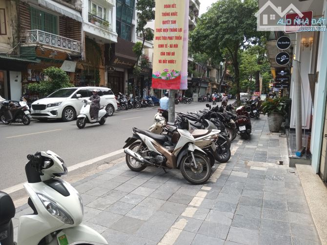 Bán nhà mặt phố Hàng Trống 443m2 Mặt tiền 14.5m, Giá 305 tỷ