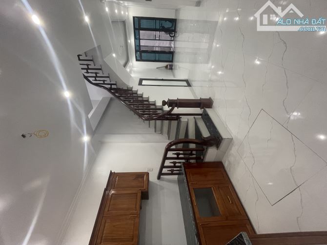 1.9 tỷ căn nhà 3 tầng dt 40.3m. Nhà đẹp long lanh Trần Lãm Tp Thái Bình