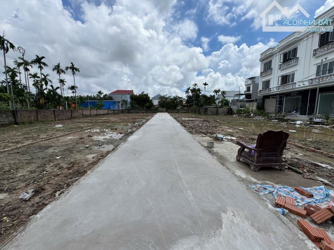 Giảm sâu 1,x tỷ lô đất 2 mặt đường 52m2 ngõ ôtô tại Hi Tái, Hồng Thái.