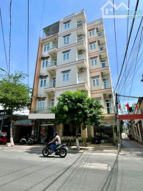 Người thân nhờ đưa tin bán khách sạn đang kinh doanh mặt tiền đường gần biển
