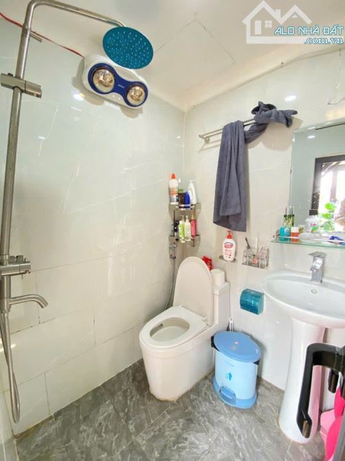 BÁN TẬP THỂ TẦNG 5 ,BỘ T .CHÍNH, 43 NGUYỄN NGỌC DOÃN, ĐỐNG ĐA. 150M2 – 5PN. 4,48 TỶ