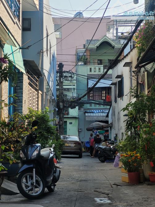 BÁN NHÀ HẺM XE HƠI ĐỖ NHUẬN 90M2(4❌️22,5)m - 4 Tầng CHỈ 6.X TỶ