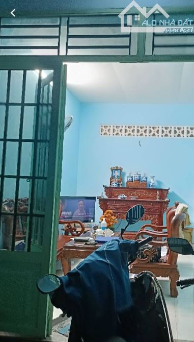 Bán nhà Q12 gần chợ Hiệp Thành - Dt 76m2 - Nhà mới - Hẽm xe hơi - chỉ hơn 4Đông.