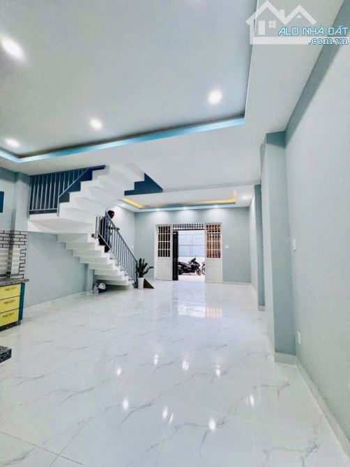 Bán nhà Thạnh Lộc 31 gần chợ Cầu Đồng 5x12m ,2 tầng, hẻm 6m, SHR,3.95 tỷ