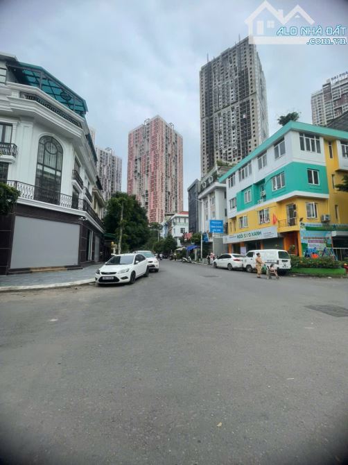 BÁN ĐẤT DỊCH VỤ  LA KHÊ, DỌC BÚN 2,SÁT NGÃ 3  CHỢ VĂN KHÊ, DIỆN TÍCH 50M2 , GIÁ 15.2 TỶ.