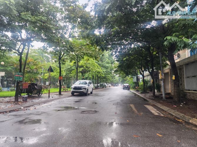 Bán nhà 3.5 tầng Hud A dt 82m mt 5m hướng TN giá 15.5 tỷ