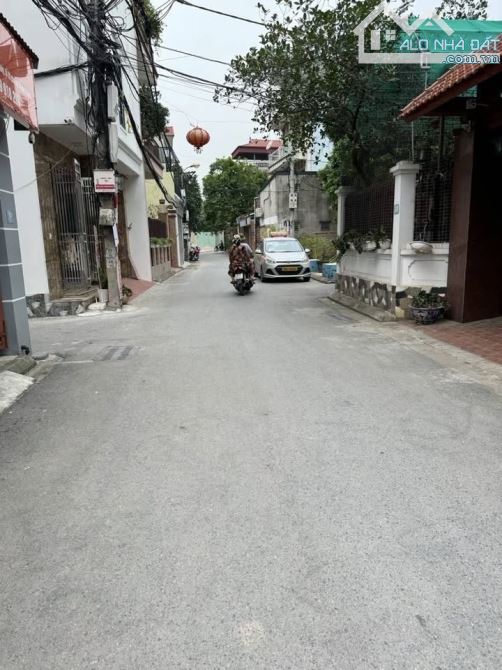 BÁN NHÀ HIẾM LONG BIÊN 4,8 TỶ - 37M - 5 TẦNG, HÀNG ĐỘC - Ô TÔ ĐỖ CỔNG - NGÕ NÔNG,