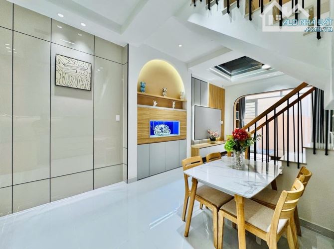 NHÀ ĐẸP FULL NỘI THẤT NGAY CÔNG VIÊN LÀNG HOA GÒ VẤP, CHỈ 4.7 TỶ TL