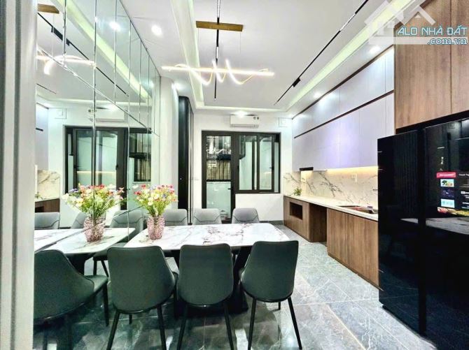 Bán nhà Trần Khát Chân, DT 70m x 6 tầng thang máy, mặt tiền 3.8m, ô tô đỗ cửa