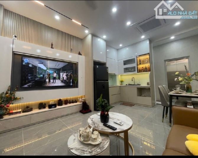 🏠 BÁN NHÀ ĐẸP NGUYỄN VĂN CỪ – 7 TẦNG THANG MÁY – GARA Ô TÔ – FULL NỘI THẤT 🌟