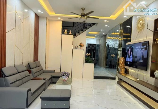 Bán nhà p. Phú Thuận, Quận 7, hàng xóm Phú Mỹ Hưng, 70m2, 7.x tỷ, shr