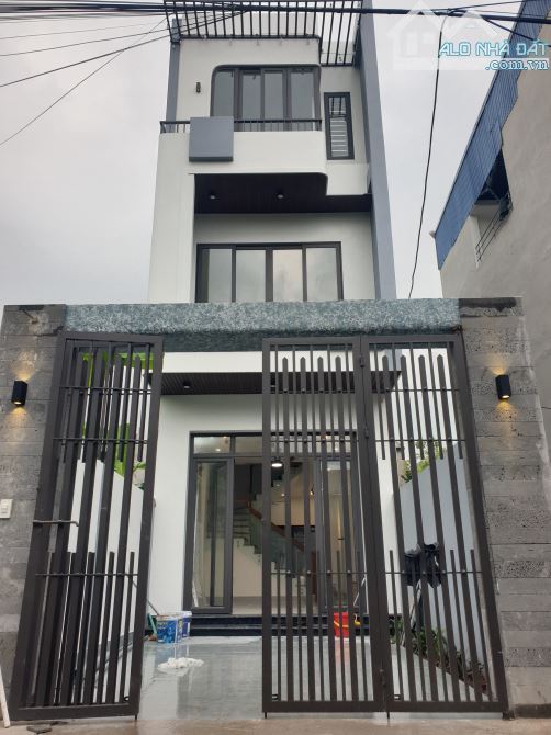 BÁN NHÀ 3.35 TỶ 3 TẦNG 84M2 CÓ SÂN ĐỂ Ô TÔ NGÕ KHU ĐÔ THỊ MỸ TRUNG