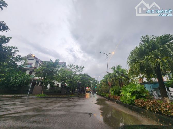 BIỆT THỰ PHÚC NINH. Không gian Xanh trong lòng Tp Bắc Ninh. - Pháp lý: Hợp đồng. + Diện tí