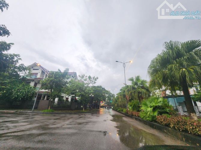 Bán lô BT khu đô thị Phúc Ninh, P. Vũ Ninh, Bắc Ninh. Dt 240m2  mặt 12m. Giá 20,4 tỷ