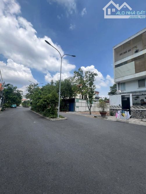Bán lô đất 2 MT trước và sau đường số 27 khu Biệt Thự Bên sông,Phường Hiệp Bình Chánh