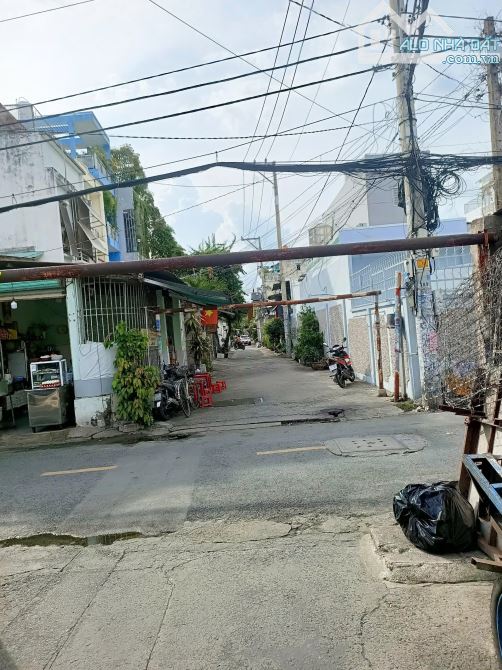 Bán nhà HXH Quận 12, ngay nhà thờ giáo xứ Đông Quang, DT 92m2, 5 tỷ 9