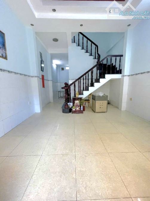 BÁN GẤP NHÀ ĐẸP NGAY CHỢ BÌNH TRỊ ĐÔNG  NGANG 4.6M X 14M SÁT BÊN TÊN LỬA