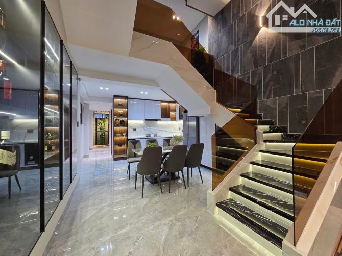 **Bán nhà p10, Tân Bình, CHDV Mặt tiền Trần Văn Quang; 5x17,5m - 20 phòng