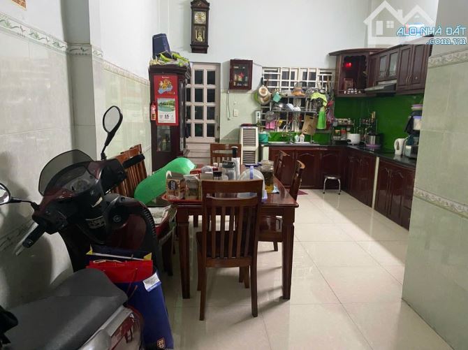 Bán Nhà MT đường số 5,p17 nhà cấp 4, DT 4x18 (CN 72m2) giá 8,3 tỷ.