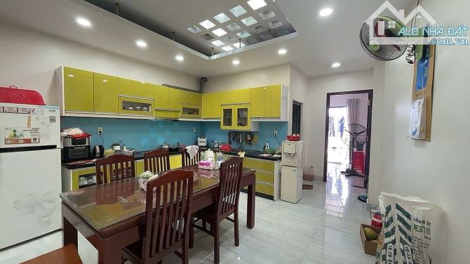 NHÀ HẺM XE HƠI TÔ HIẾN THÀNH – QUẬN 10, DT: 12x15M, KC: TRỆT, LỬNG, 2 LẦU, GIÁ: 35,9 TỶ