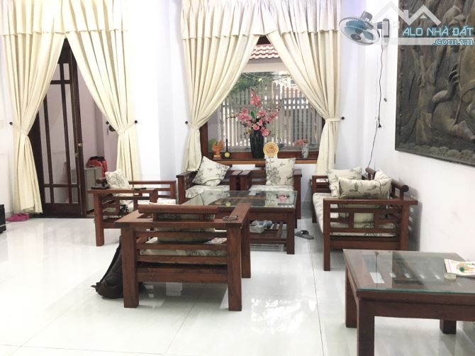 Bán nhà 2 tầng đường Trường Chinh dt: 198m2, giá chỉ 6,3 tỷ,