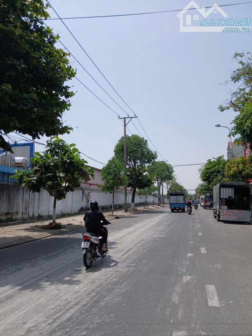 Bán đất tặng nhà C4 mt kinh doanh Lê Thạch, Hòa An, Q Cẩm Lệ, 78.7m2, giá 5 tỷ 65