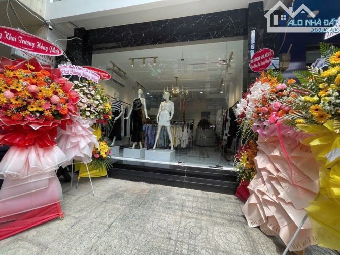 🏡Bán nhà MT Nguyễn Hồng Đào - 37m2 - 3 Tầng BTCT , 2 Pn - MT đường 12m , Vị trí đắc địa
