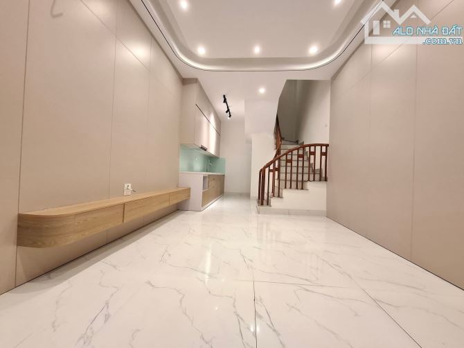 BÁN NHÀ ĐẸP NHƯ SIÊU MẪU–CỰ KHỐI LONG BIÊN 5TẦNG GIÁ 5,4TỶ