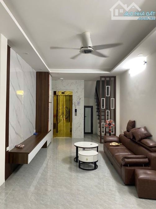 Cần bán nhà Tân Mai 45m 6t thang máy ô tô đỗ cửa full nội thất