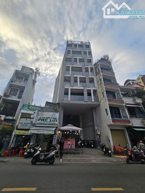 Toà nhà 10 Tầng - Gần Chợ Bến Thành, Q.1 - DT: 7m x 38m - GIá 125 Tỷ - HĐT: 350tr/ Tháng