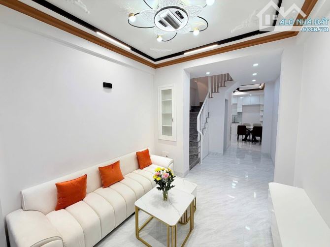 Bán nhà mới đẹp đường Lê Hồng Phong, P4, Vũng Tàu. Hẻm ô tô gần ngã năm
