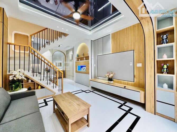 NHÀ ĐẸP FULL NỘI THẤT – VỊ TRÍ ĐẸP NGAY CÔNG VIÊN LÀNG HOA GÒ VẤP
