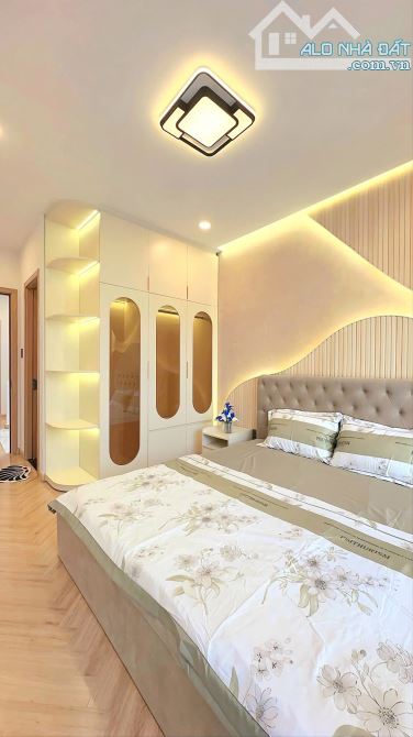 Siêu Hiếm! Bán Biệt Thự Sân Vườn 2 Tầng Lầu DTCN 100m2  Ngay TT Bình Thạnh - Chỉ 8,65 tỷ