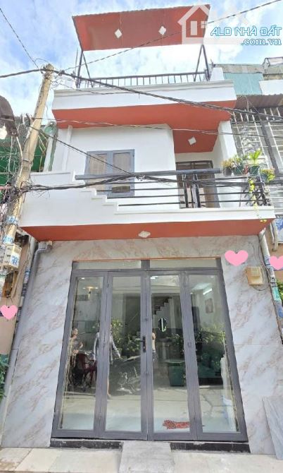 Bán nhà 3 tầng mới đẹp, 32m² (4x8), Hẻm xe hơi Lê Đình Cẩn, gần Chiến Lược, chỉ hơn 4 tỷ