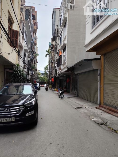 BÁN NHÀ HOÀNG QUỐC VIỆT 60m2. 2 THOÁNG + THANG MÁY - GARA Ô TÔ + Ô TÔ TRÁNH