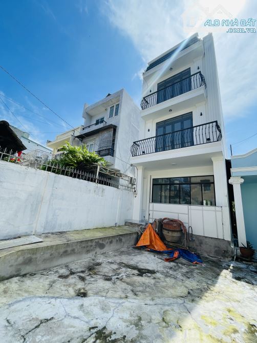 P. Linh Chiểu, gần chợ TĐ, nhà HXH 3 tầng 85m2 chỉ 7.2 tỷ.