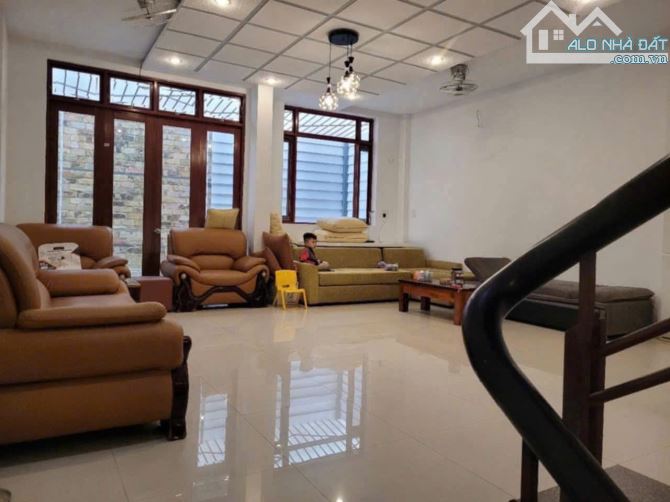 Nhà đẹp KĐT Vĩnh Điềm Trung 108mv ngang 6 * 3 tầng, sổ hoàn công, thoáng mát, 11 tỷ