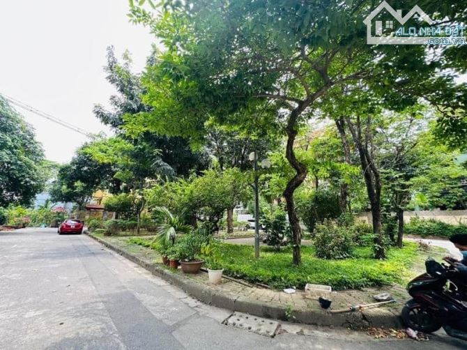 Chính chủ nhờ bán biệt thự Yên Hoà- KĐT Yên Hoà – Lão Thành Cách Mạng 400m2, 166 tỷ.