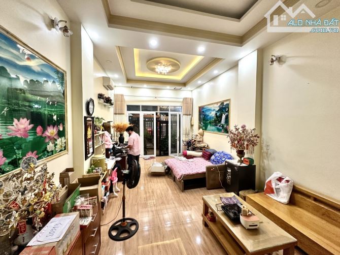 Gần Mặt Tiền, Hẻm Xe Hơi, 74m2, Ngang 4.3m, 4 Tầng, Nguyễn Xí, Phường 13, Bình Thạnh.