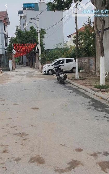 BÁN ĐẤT ĐÔNG DƯ BÁT TRÀNG GIA LÂM VỈA HÈ Ô TÔ TRÁNH DT 70 M GIÁ NHÚ 8 TỶ CO TL