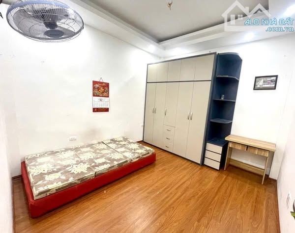 BÁN NHÀ TRUNG TÂM CẦU GIẤY 43M 15M RA Ô TÔ TRÁNH 11 TỶ