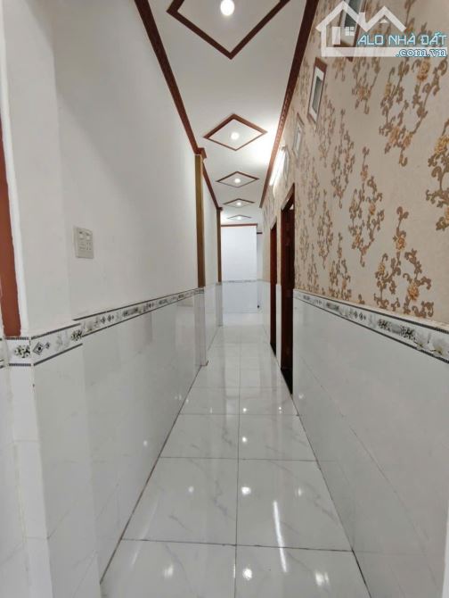 BÁN GẤP NHÀ CẤP 4 diện tích 92M² Đ.ĐÔNG THẠNH 2, XÃ ĐÔNG THẠNH,GIÁ CHỈ 880
