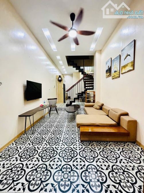 👉 CẦN GIAO DỊCH NHANH, NHÀ TỨ LIÊN TÂY HỒ. PHÂN LÔ BÀN CỜ THÔNG THOÁNG. 40M x 5 TẦNG