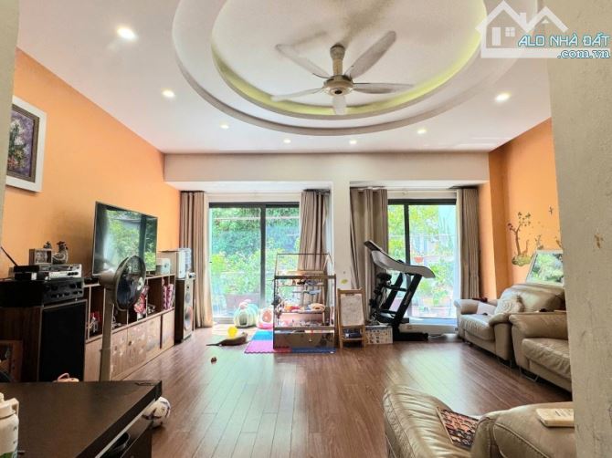 Nhà phố Thọ Tháp Cầu Giấy kinh doanh 45 tỷ. Vỉa hè kinh doanh mặt tiền 6m
