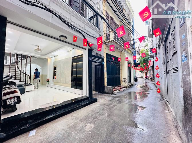 Bán Nhà Lô Góc Cầu Giấy - 42m2 x 4 Tầng, Mặt Ngõ Xuân Thủy, Kinh Doanh, Giá $15.6 Tỷ