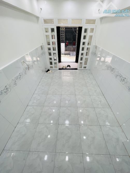 Bán Nhanh Nhà Hẻm 5m, 2 Tầng Mới Đẹp - Sát Vách Quận 5 - Âu Dương Lân, Q.8
